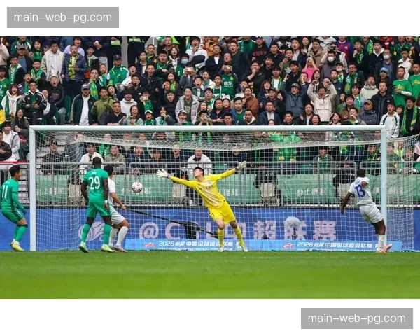 第68分钟,申花利用角球机会打破僵局 第68分钟,申花利用角球机会打破僵局